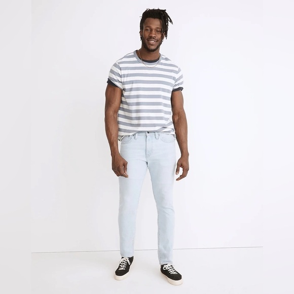 MadeWell Item NF013Athletic Slim Jeans in Benefield Wash